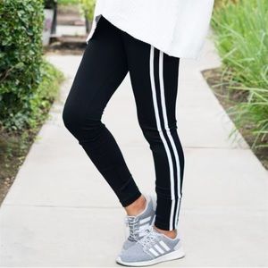 💛 Black & White Stripe Soft High Waist Leggings OS